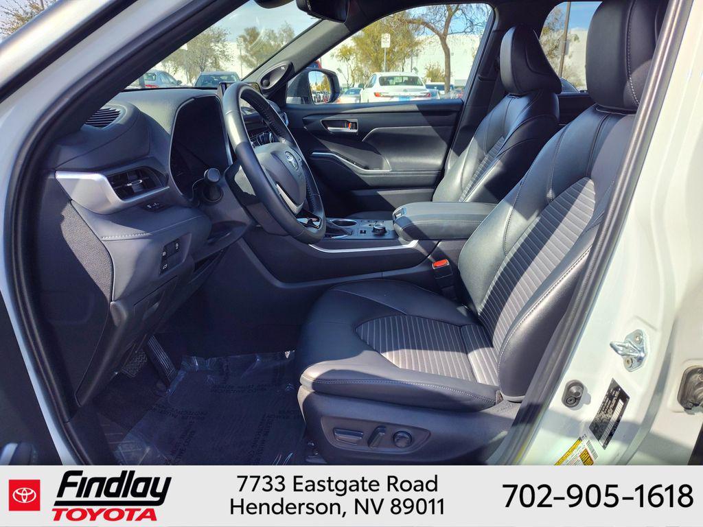 used 2025 Toyota Highlander car, priced at $48,588