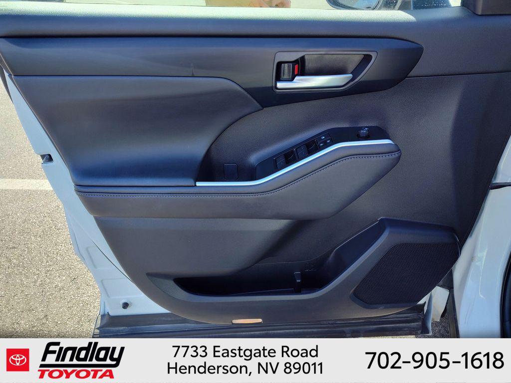 used 2025 Toyota Highlander car, priced at $48,588