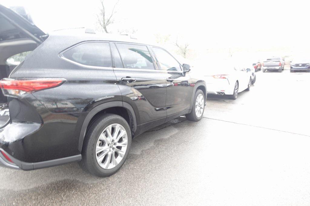used 2023 Toyota Highlander car, priced at $38,688