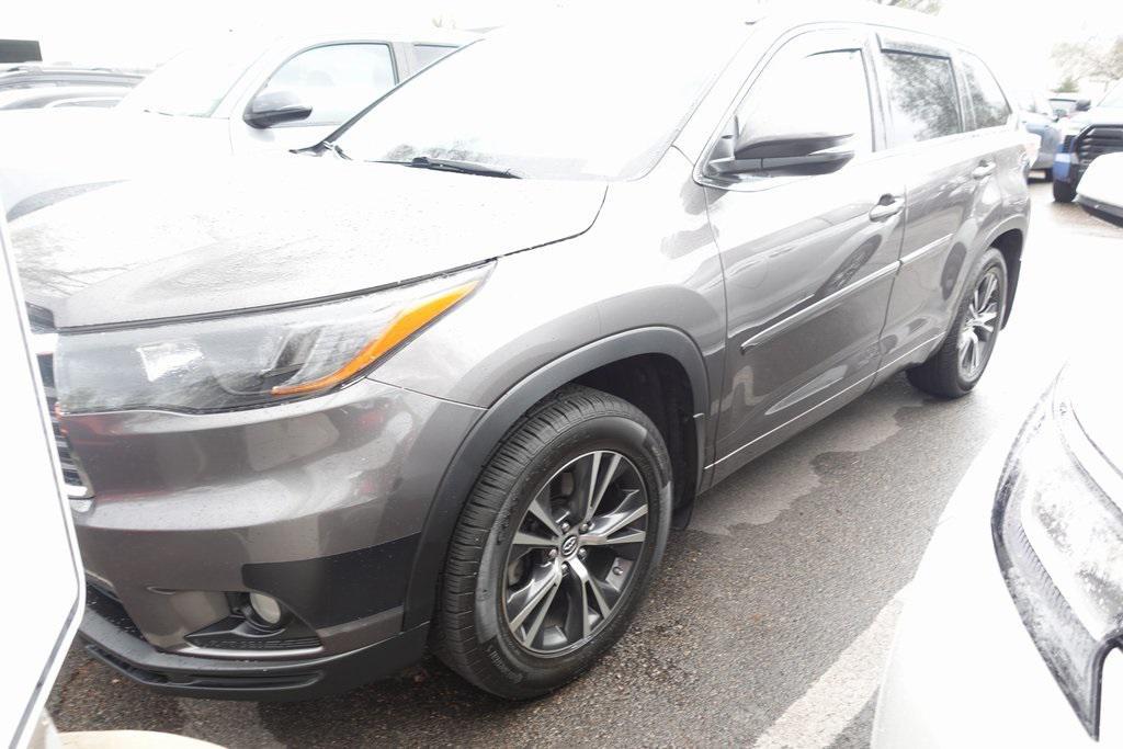 used 2016 Toyota Highlander car, priced at $19,288