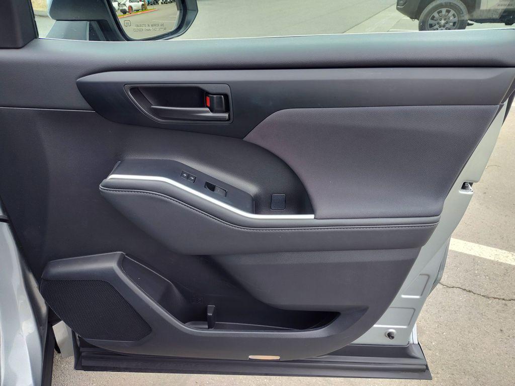 used 2025 Toyota Highlander car, priced at $42,988