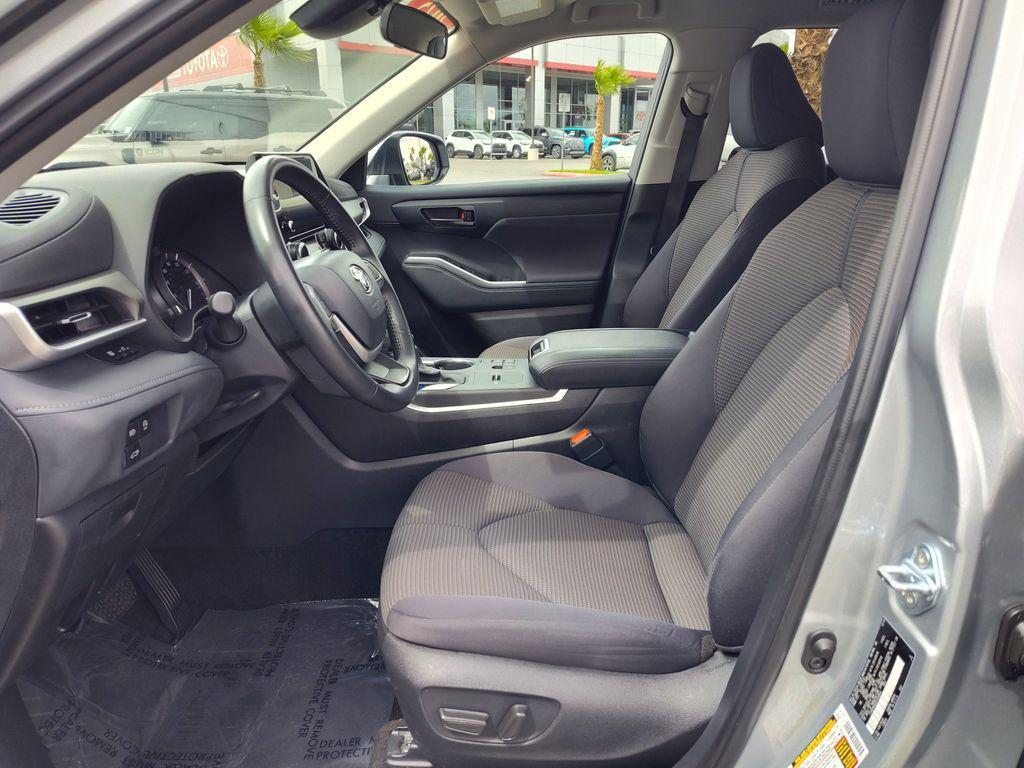 used 2025 Toyota Highlander car, priced at $42,988