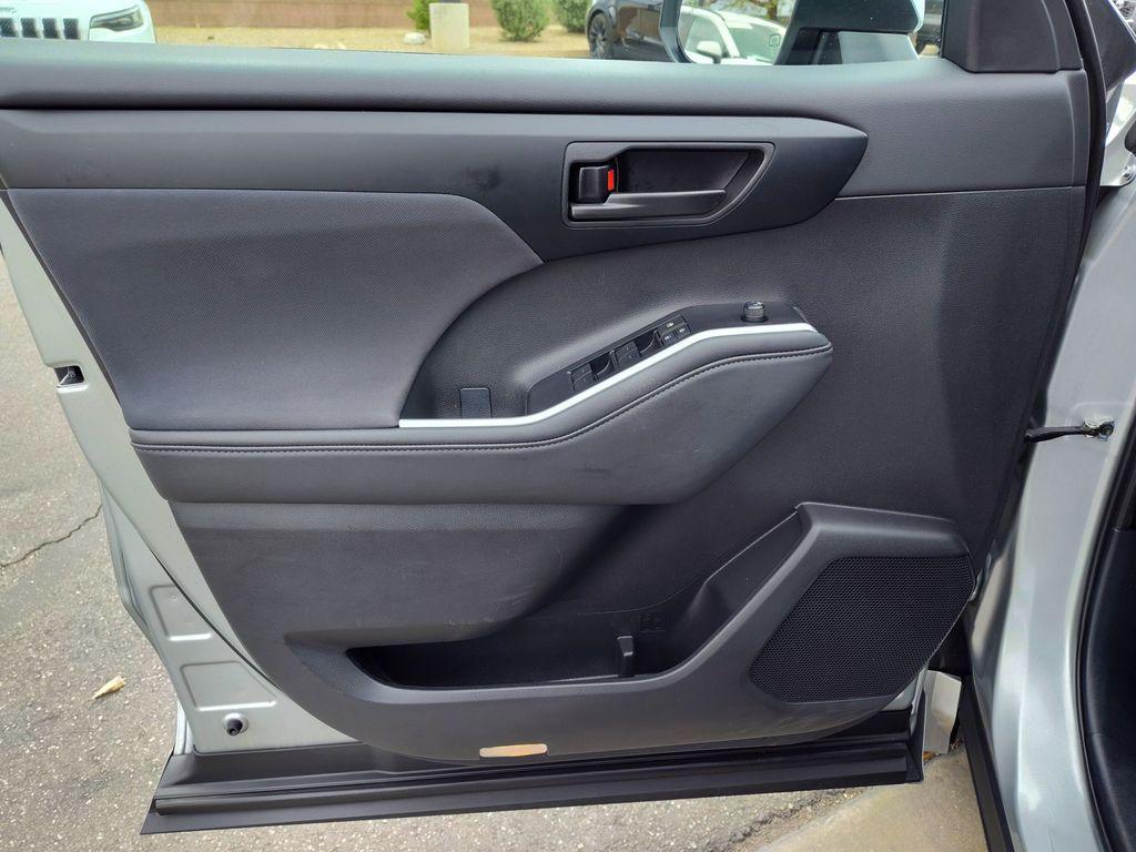 used 2025 Toyota Highlander car, priced at $42,988