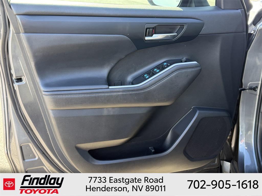 used 2020 Toyota Highlander car, priced at $25,888