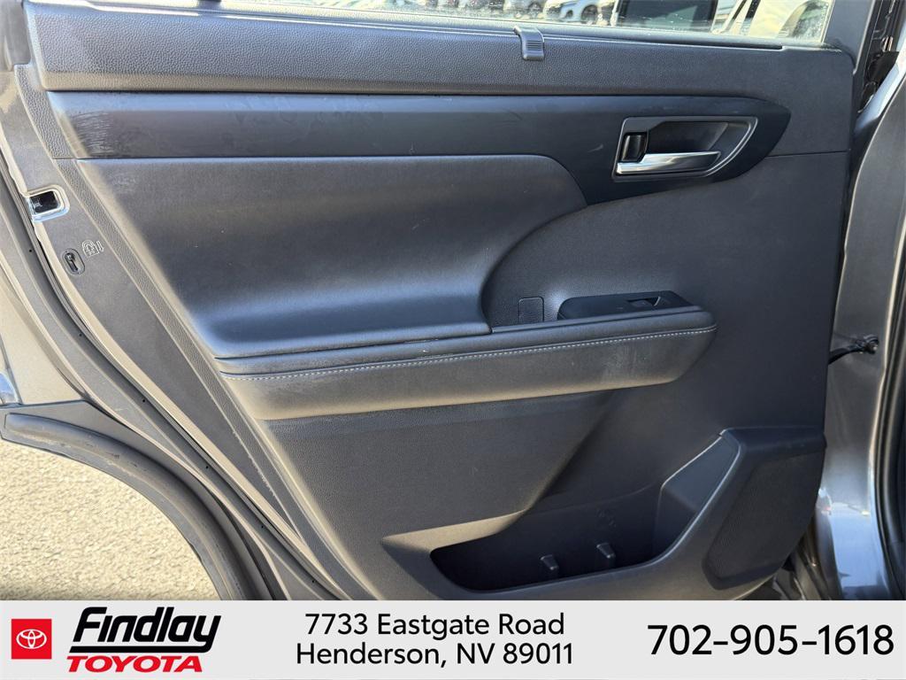 used 2020 Toyota Highlander car, priced at $25,888
