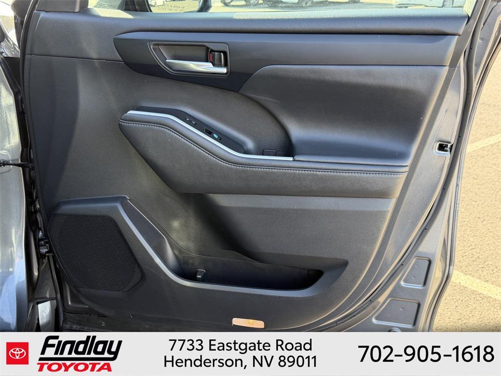 used 2020 Toyota Highlander car, priced at $25,888