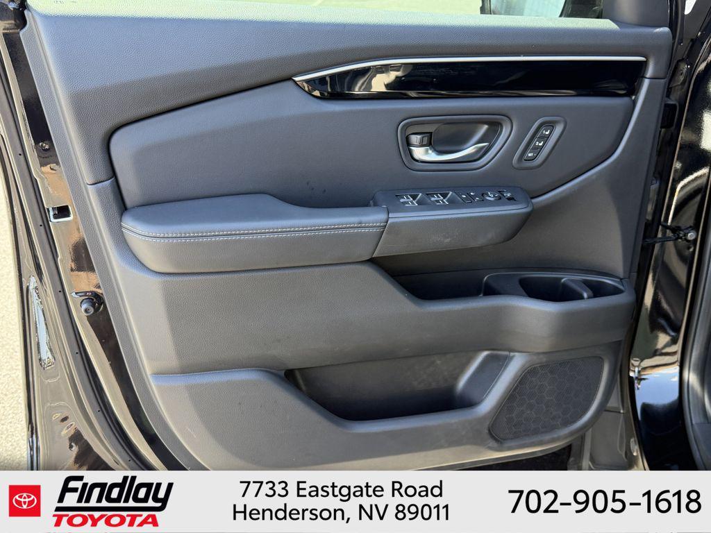 used 2025 Honda Pilot car, priced at $47,197