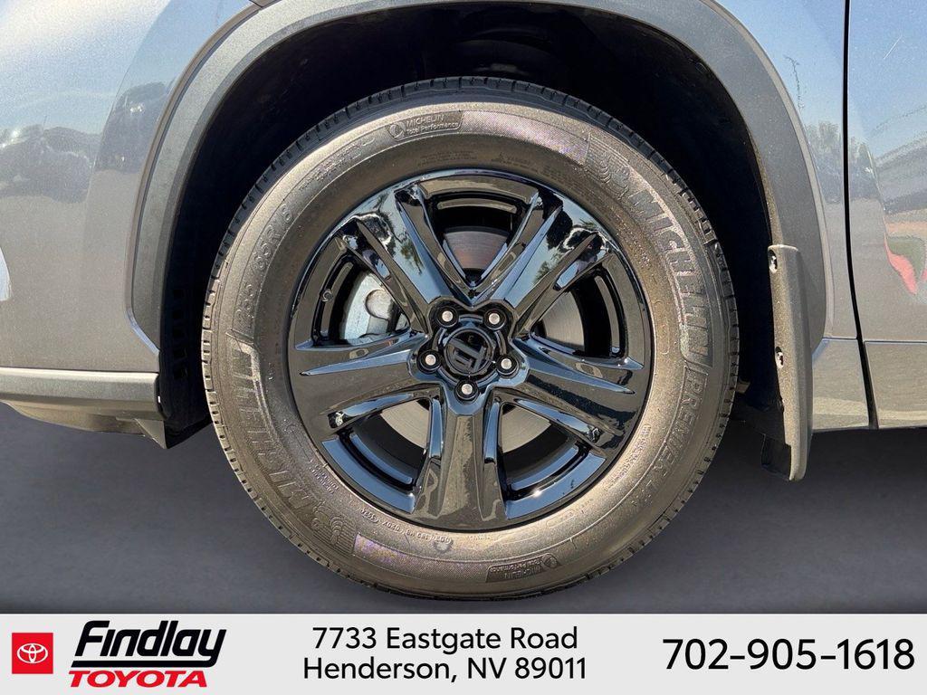 used 2025 Toyota Highlander car, priced at $41,487