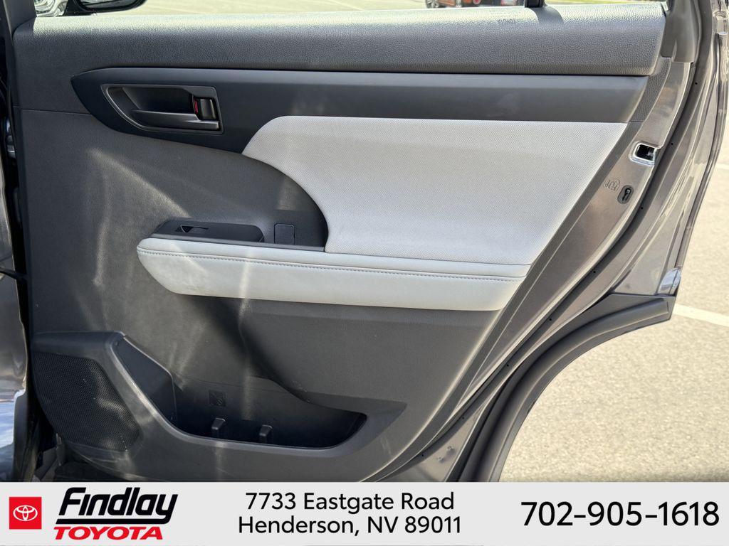 used 2025 Toyota Highlander car, priced at $41,487
