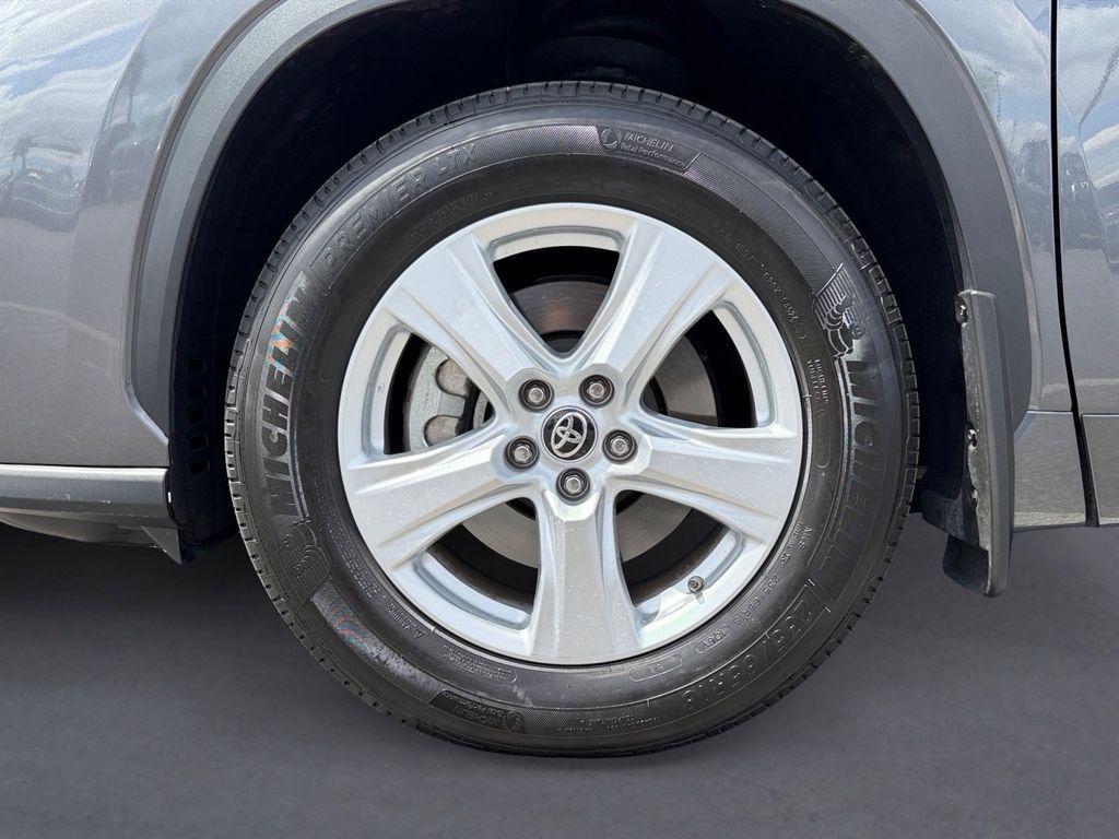 used 2025 Toyota Highlander car, priced at $40,988