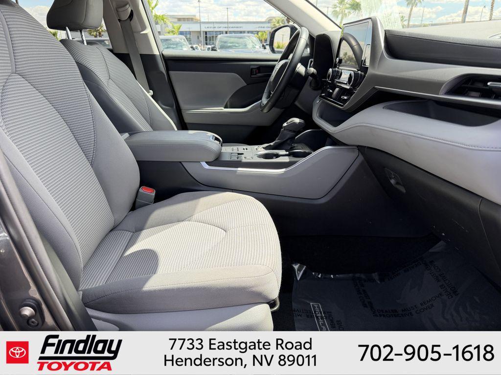 used 2025 Toyota Highlander car, priced at $41,487