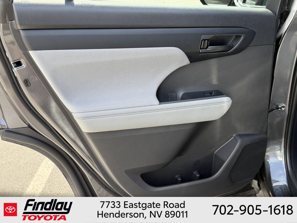 used 2025 Toyota Highlander car, priced at $41,487
