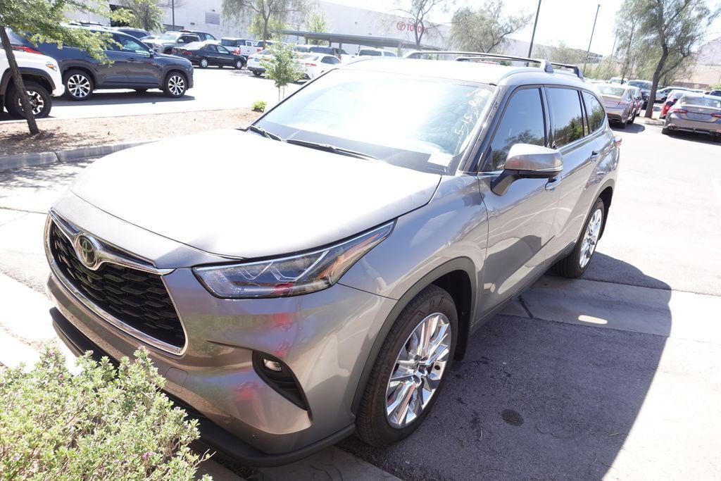 used 2025 Toyota Highlander car, priced at $48,986