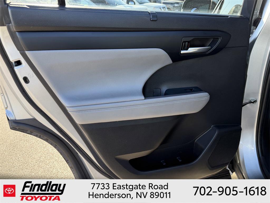 used 2021 Toyota Highlander car, priced at $25,788