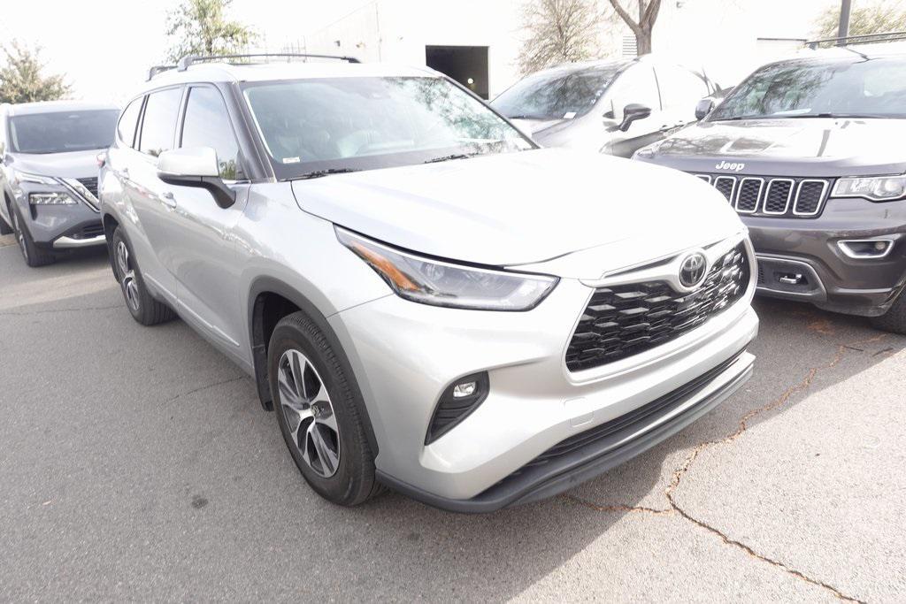 used 2021 Toyota Highlander car, priced at $26,288