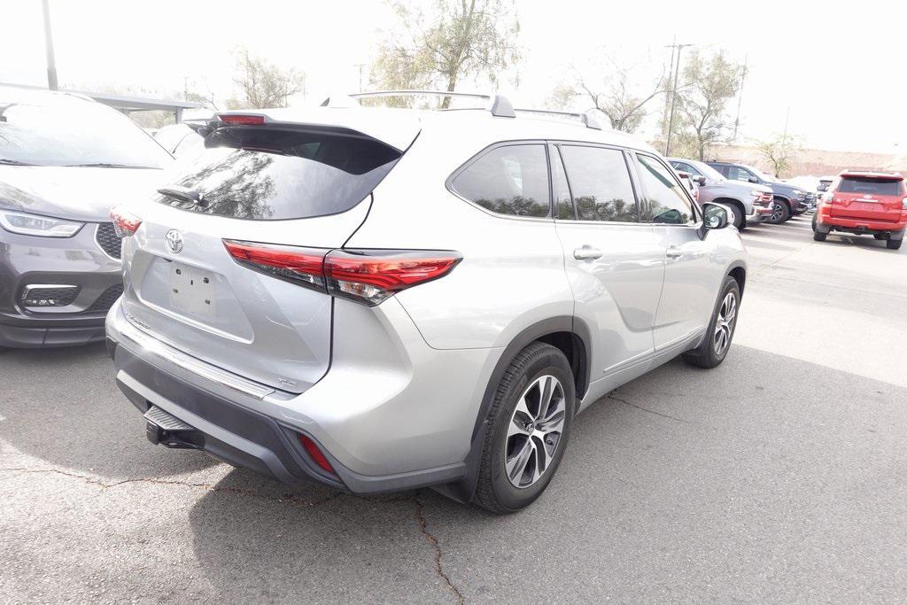 used 2021 Toyota Highlander car, priced at $26,288