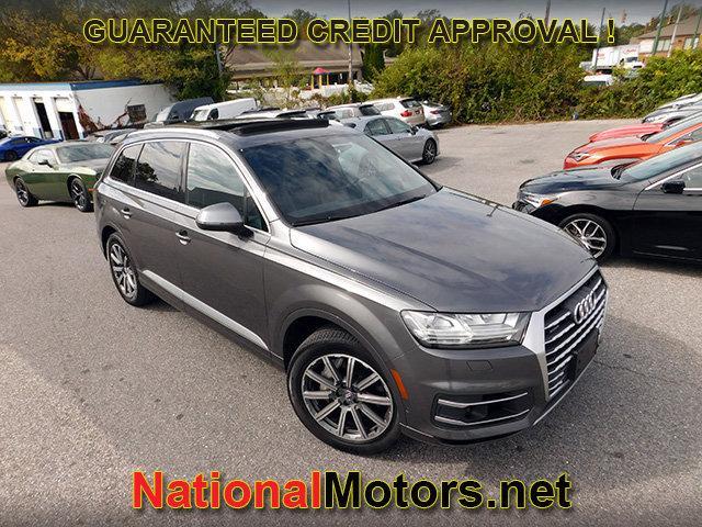 2019 Gray Audi Q7