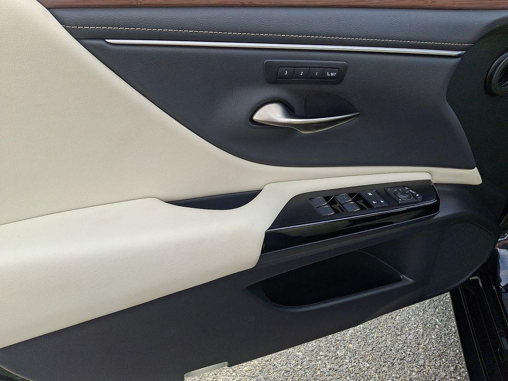 used 2023 Lexus ES 350 car, priced at $34,000