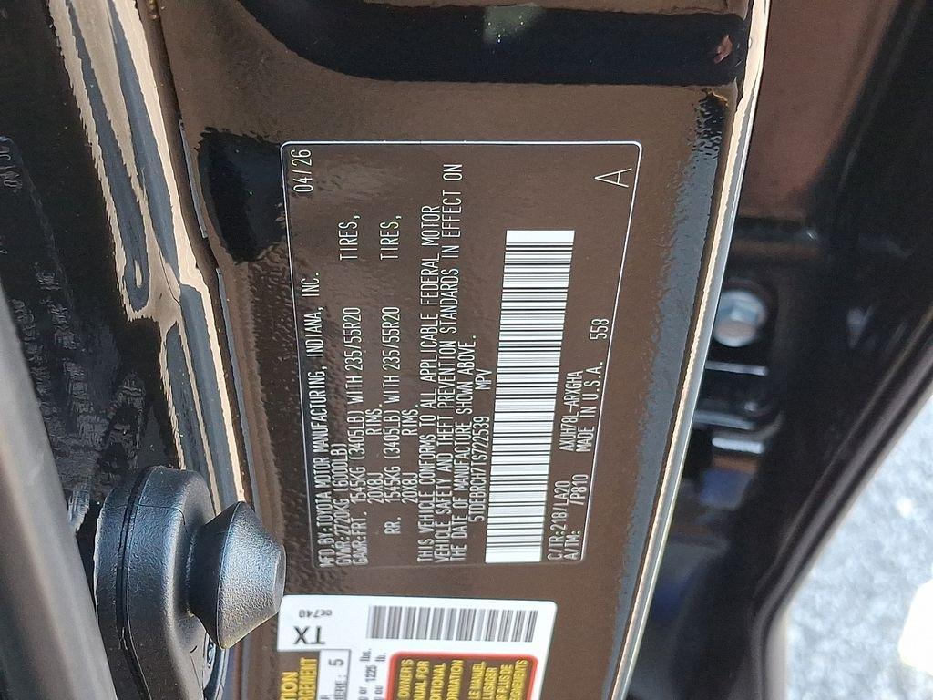new 2026 Toyota Highlander Hybrid car, priced at $57,957