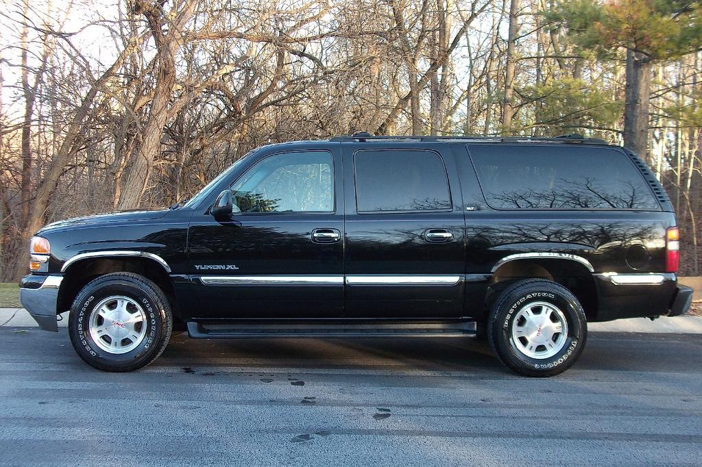 used 2002 GMC Yukon XL car, priced at $7,275
