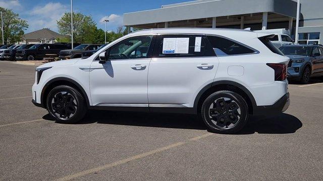 used 2024 Kia Sorento car, priced at $28,155