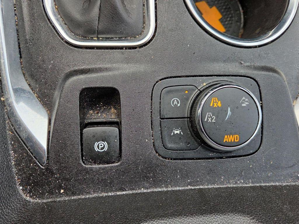 used 2023 Chevrolet Traverse car, priced at $28,900