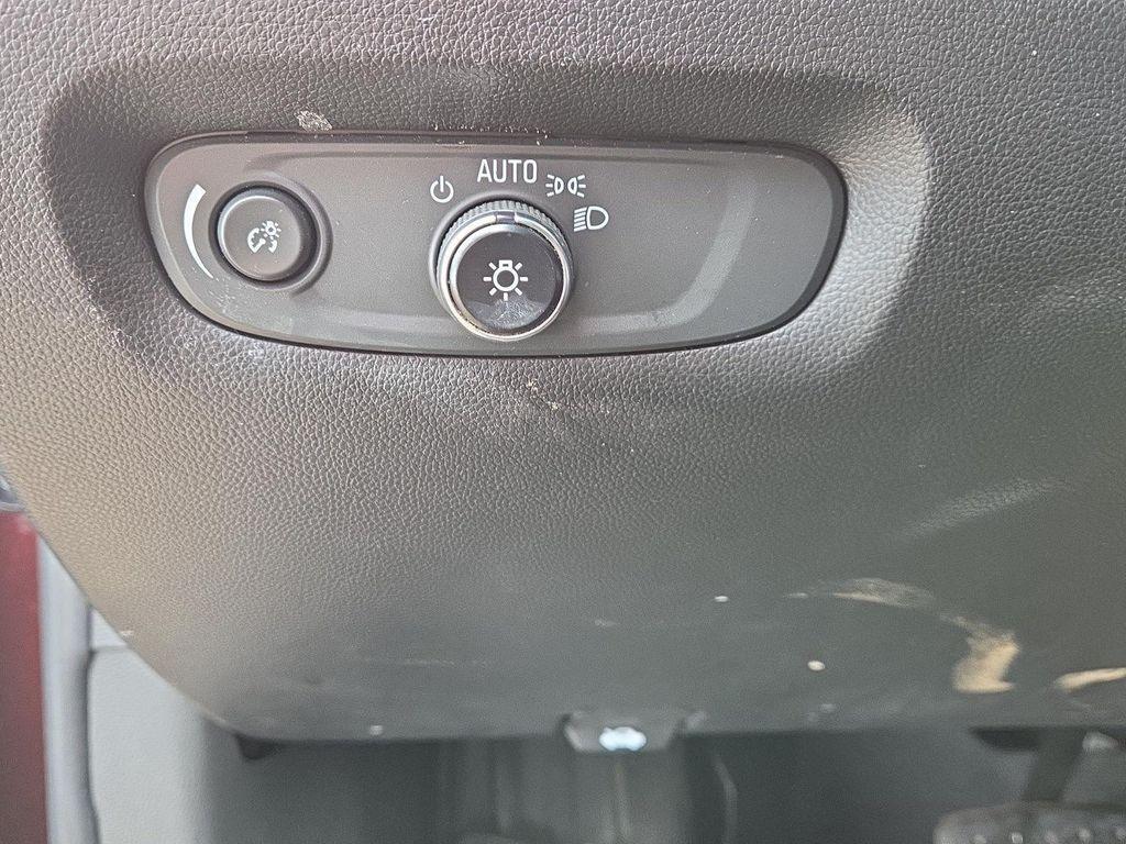 used 2023 Chevrolet Traverse car, priced at $28,900