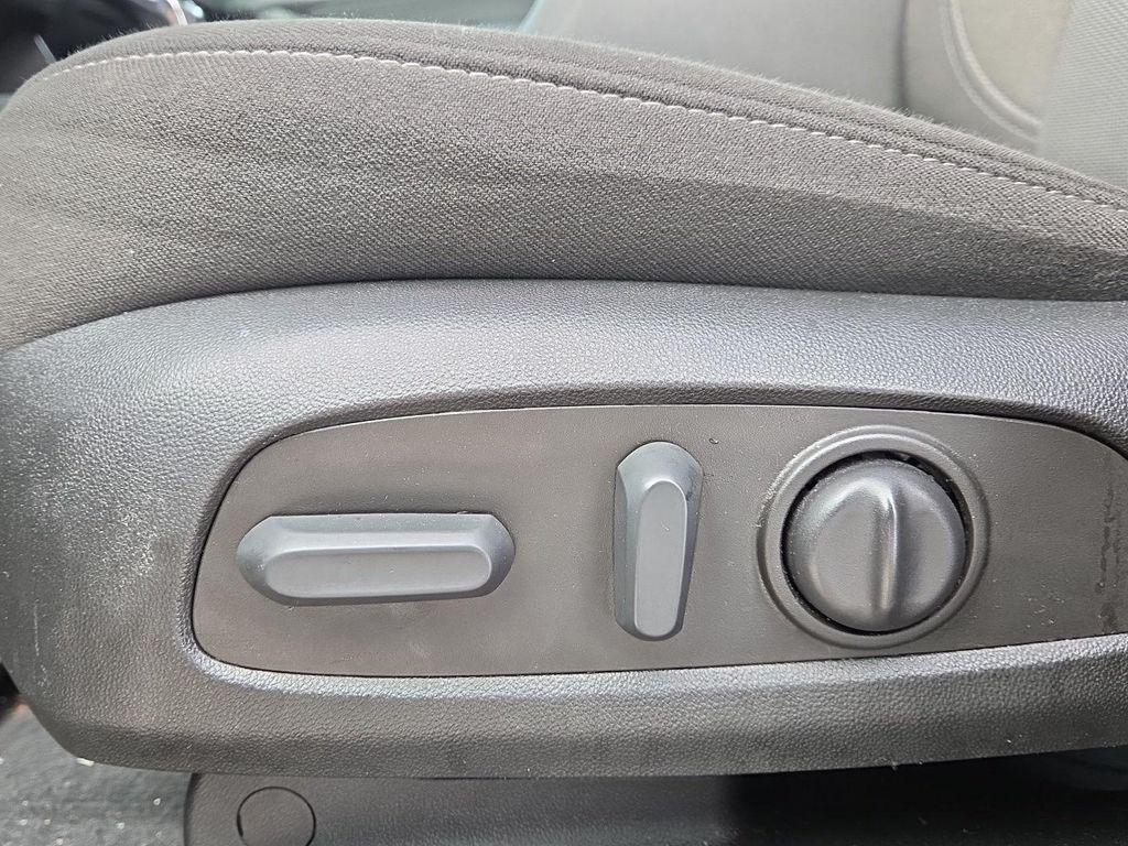 used 2023 Chevrolet Traverse car, priced at $28,900