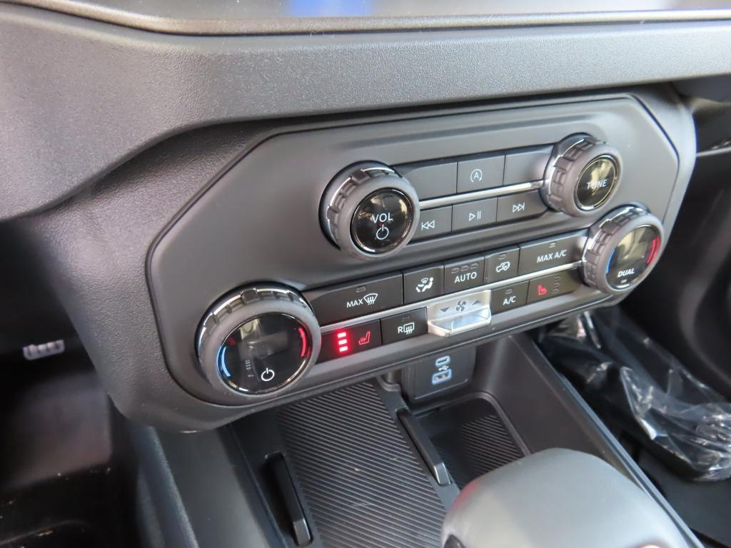 new 2025 Ford Bronco car, priced at $45,470