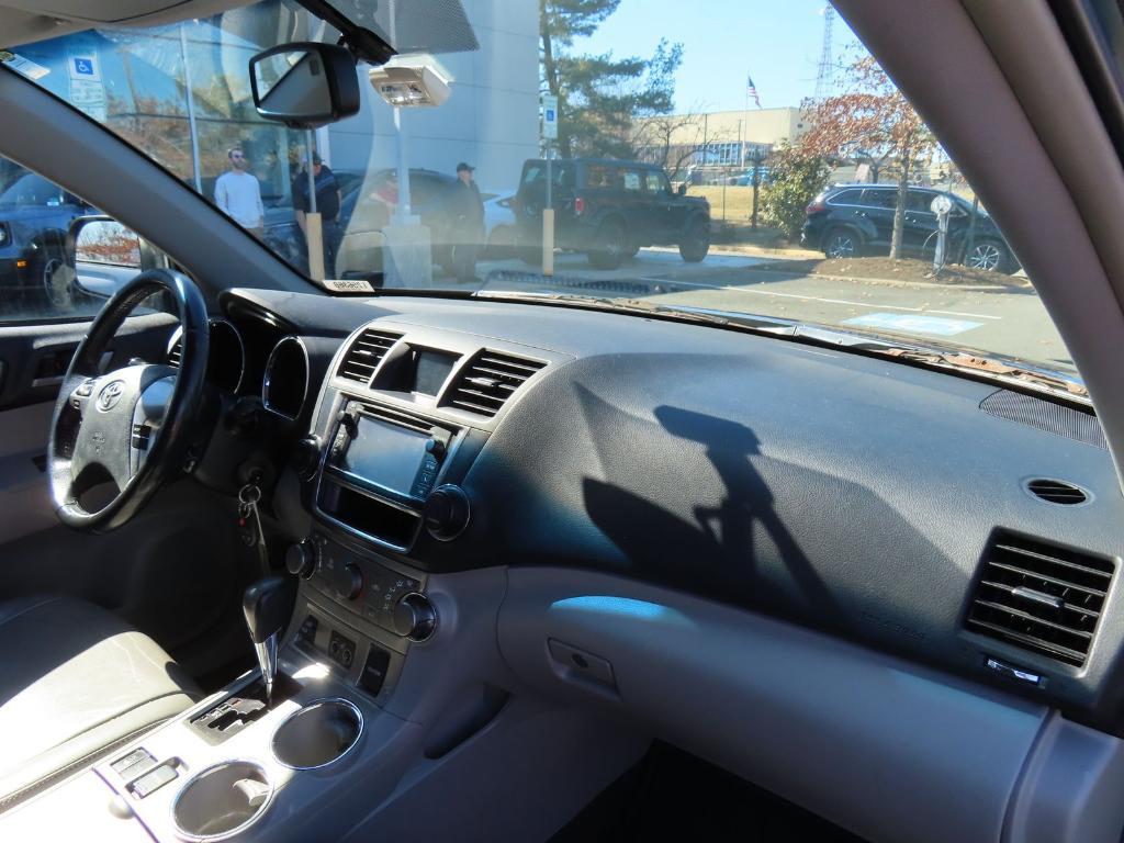 used 2013 Toyota Highlander car, priced at $7,800