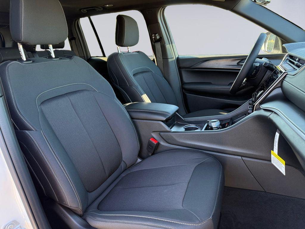 new 2025 Jeep Grand Cherokee car, priced at $29,082