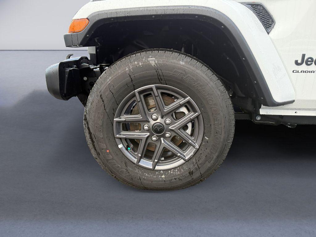 new 2025 Jeep Gladiator car, priced at $43,109