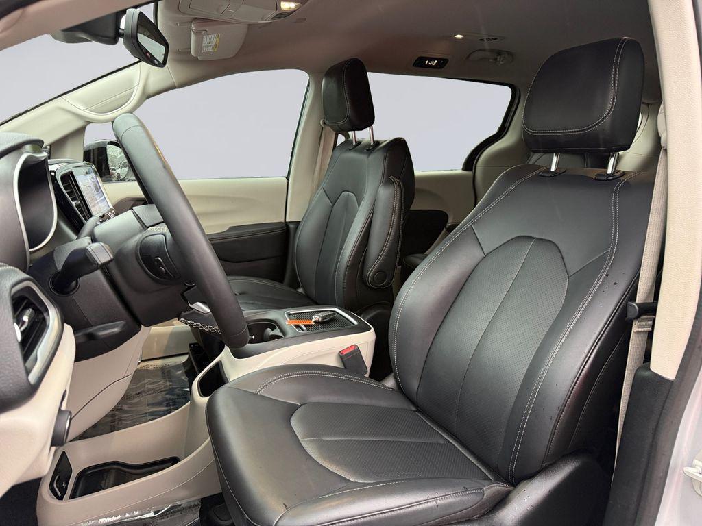 used 2024 Chrysler Pacifica Hybrid car, priced at $27,487