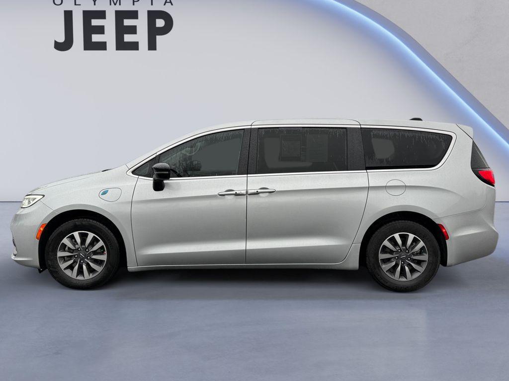 used 2024 Chrysler Pacifica Hybrid car, priced at $27,487