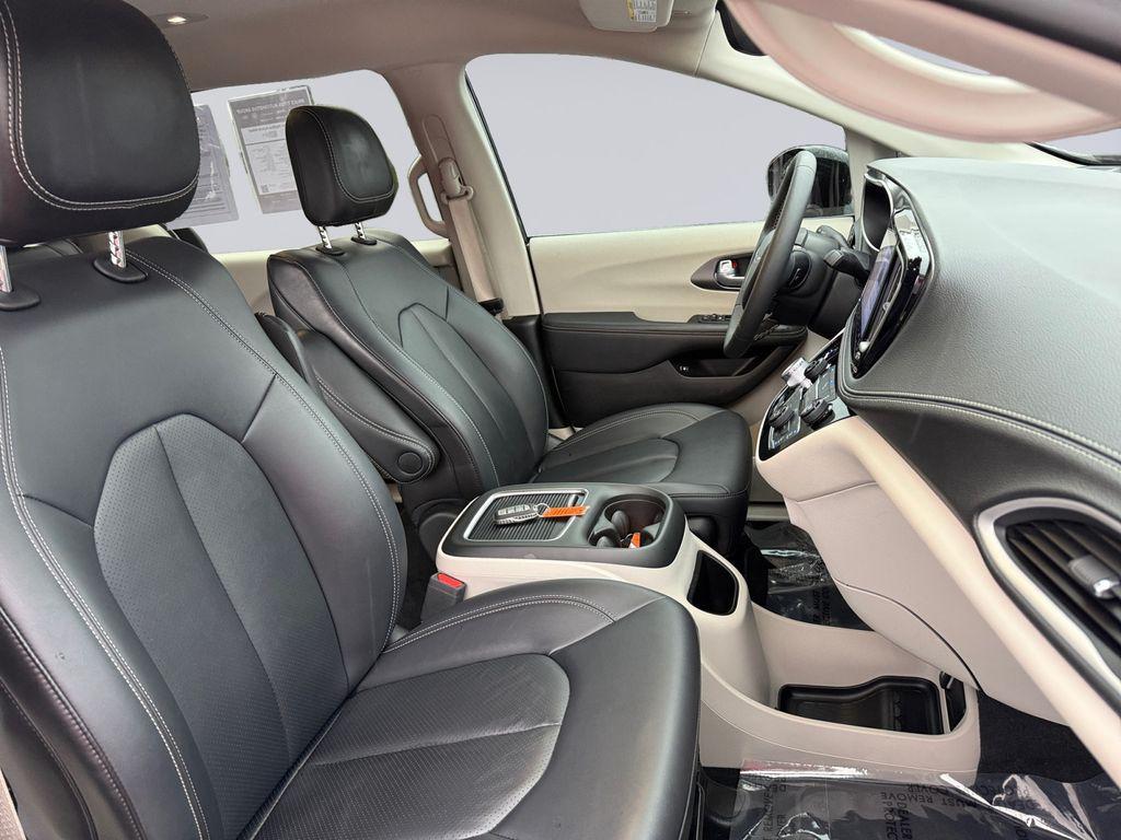 used 2024 Chrysler Pacifica Hybrid car, priced at $27,487