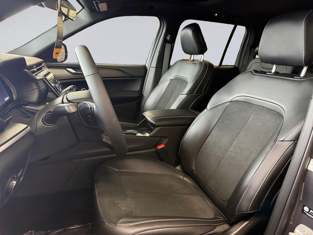 new 2025 Jeep Grand Cherokee car, priced at $37,833