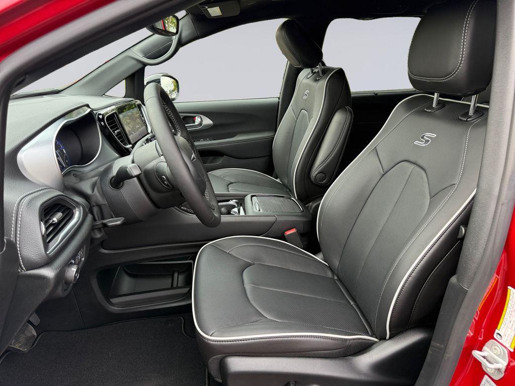 new 2026 Chrysler Pacifica car, priced at $48,671