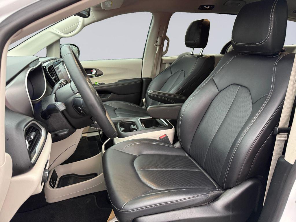 used 2024 Chrysler Pacifica car, priced at $30,244