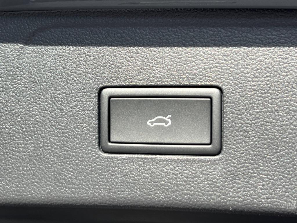 new 2026 Volkswagen Atlas car, priced at $52,526