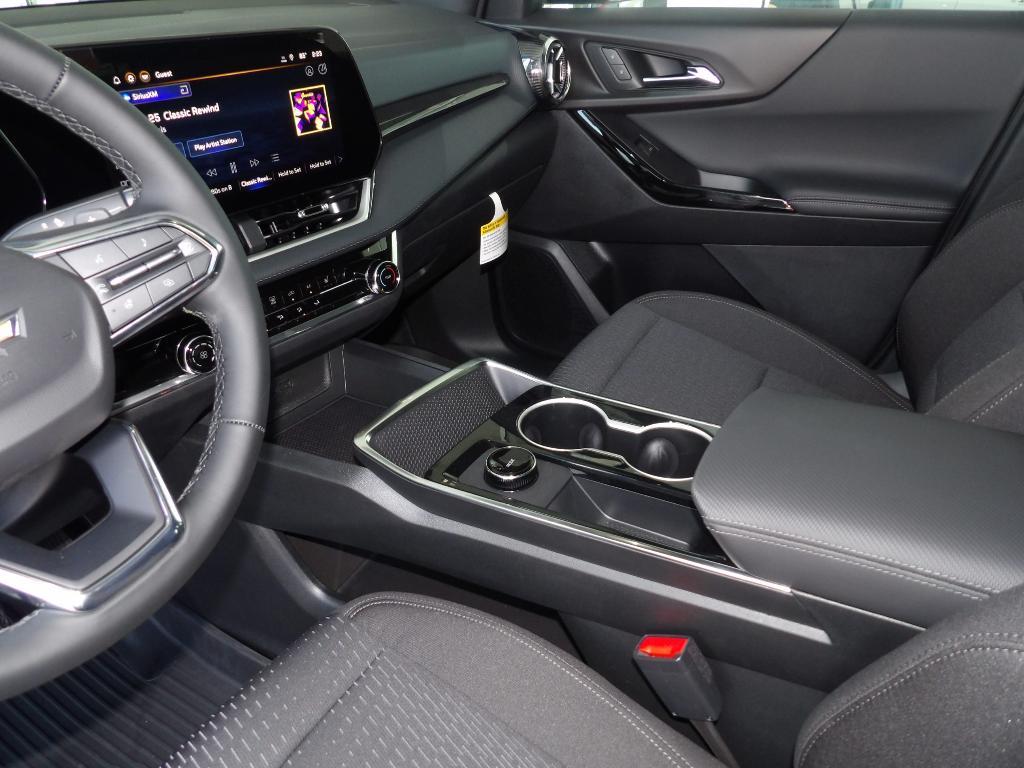 new 2026 Chevrolet Equinox car, priced at $32,129