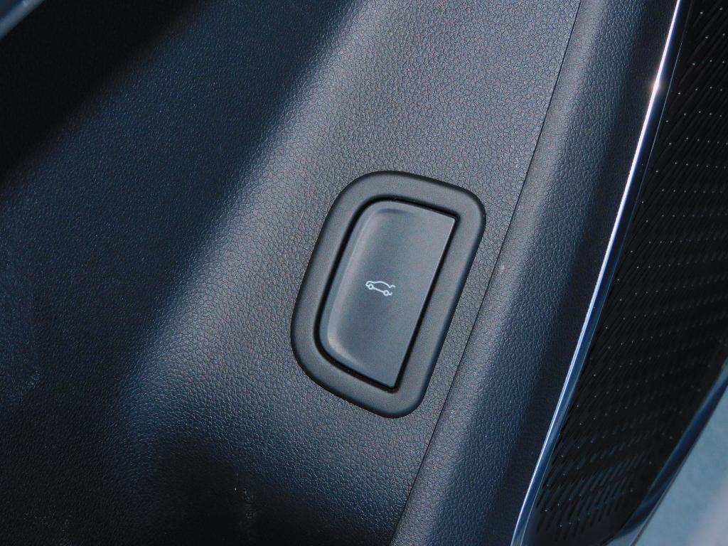 used 2025 GMC Acadia car, priced at $31,987