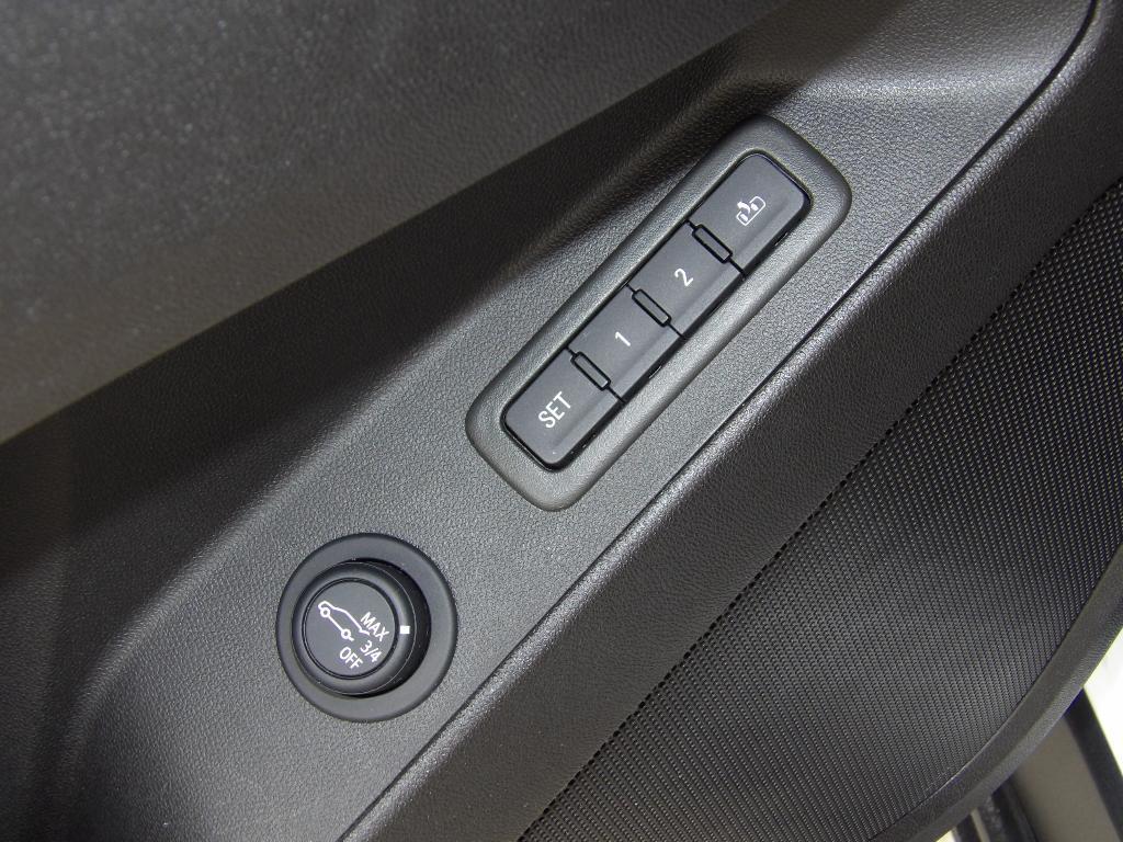 used 2024 Chevrolet Equinox car, priced at $27,887