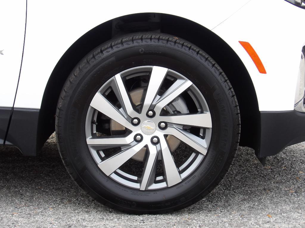 used 2024 Chevrolet Equinox car, priced at $27,887