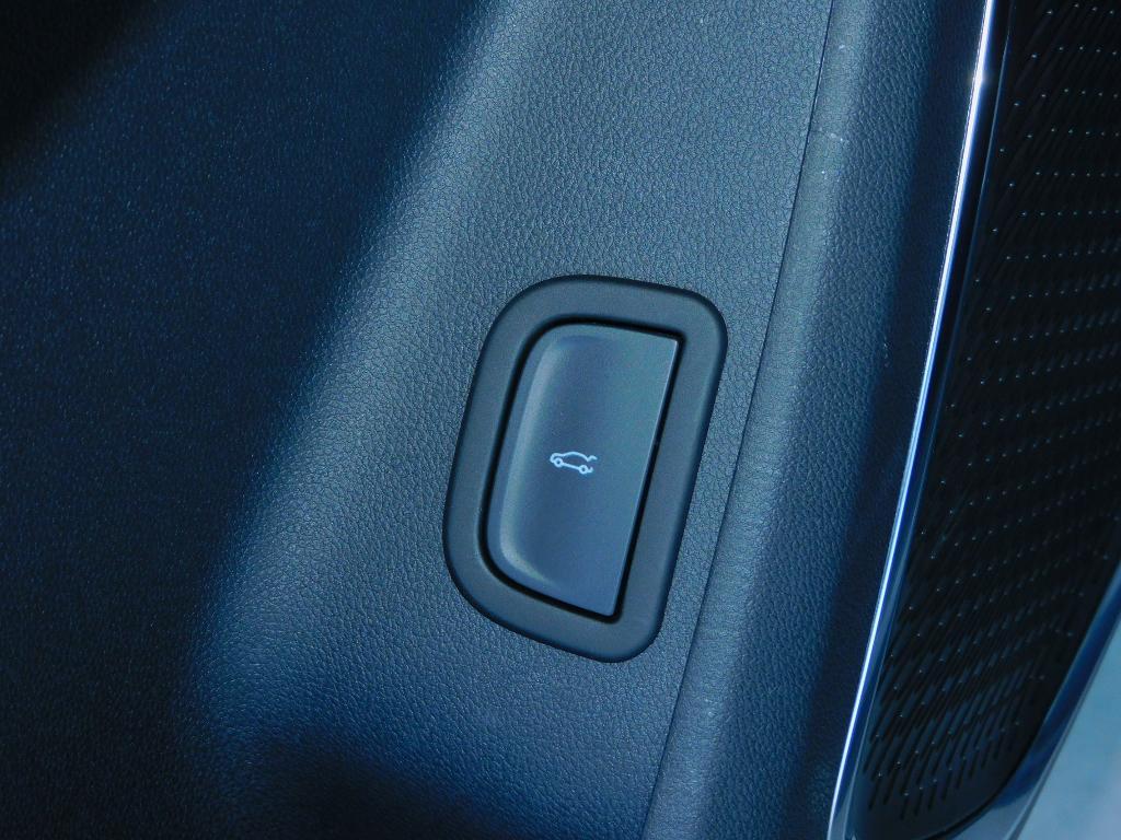 used 2025 GMC Acadia car, priced at $31,987