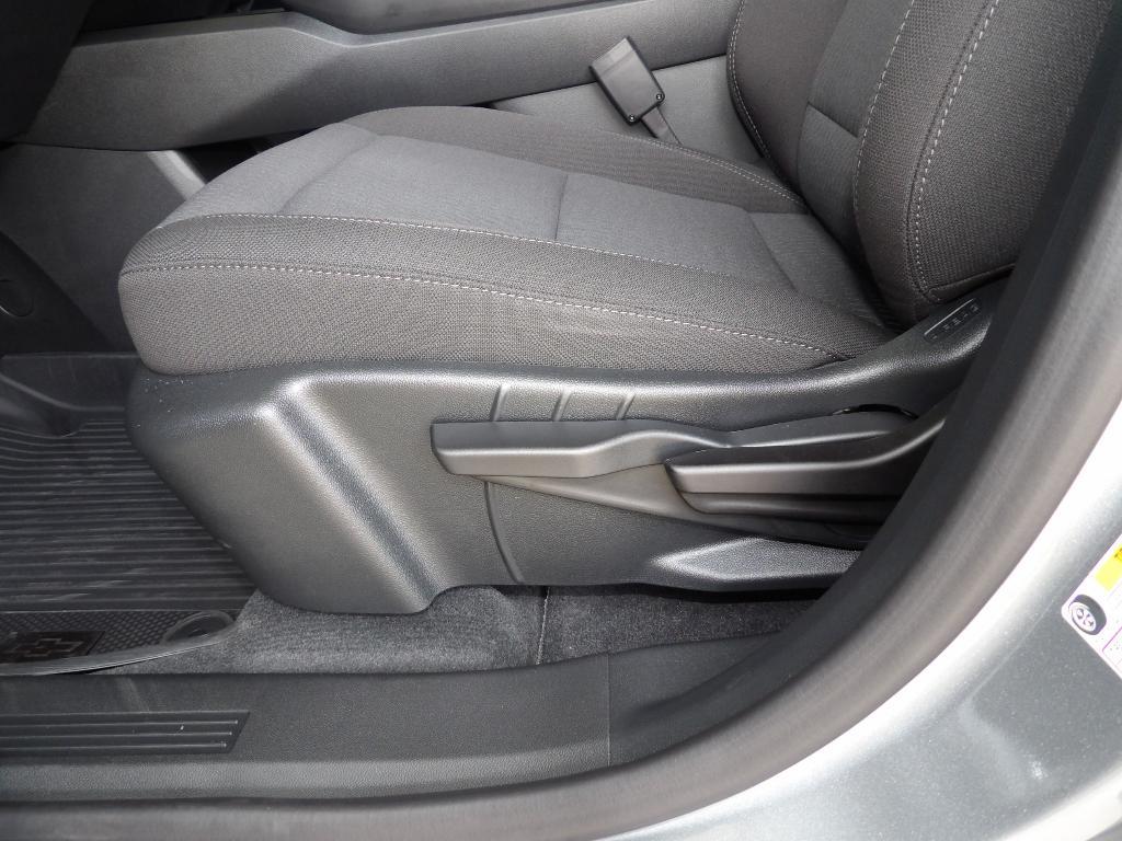 new 2026 Chevrolet Equinox car, priced at $31,184