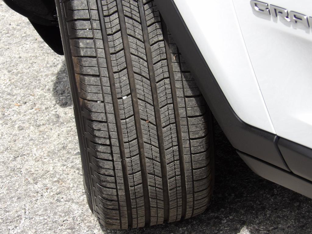 used 2025 Jeep Grand Cherokee L car, priced at $37,987