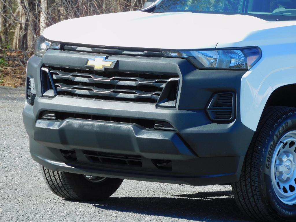 used 2024 Chevrolet Colorado car, priced at $30,987