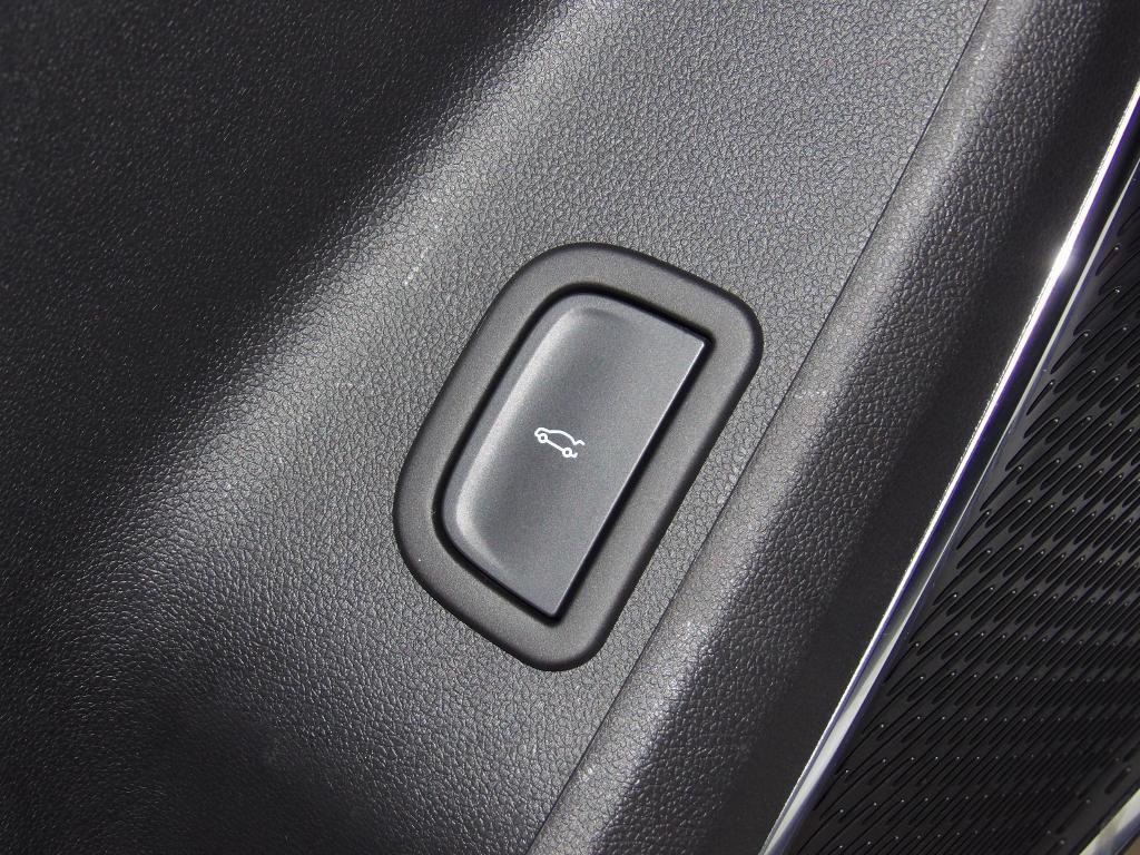 used 2025 GMC Acadia car, priced at $31,987