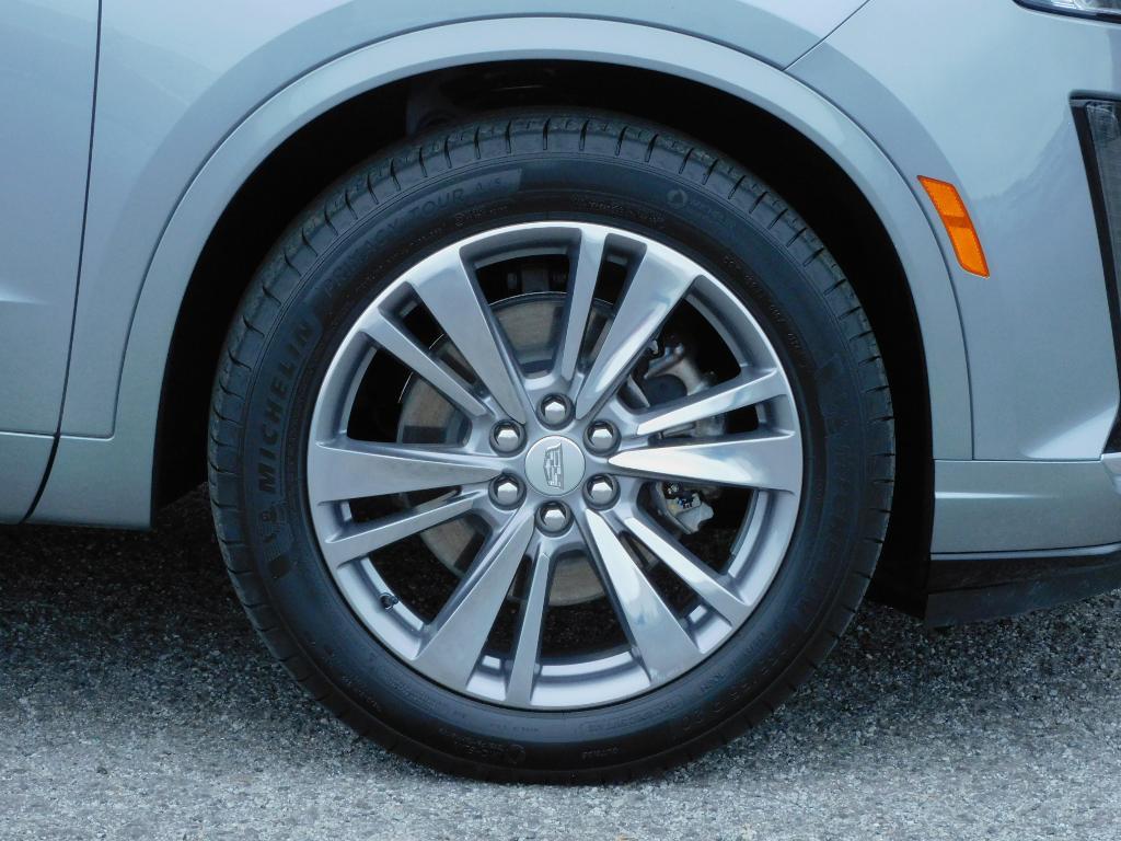 used 2025 Cadillac XT6 car, priced at $39,987