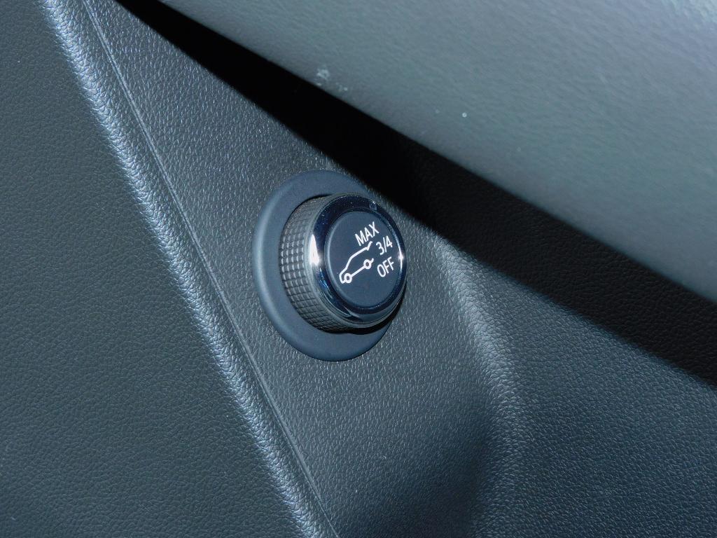 used 2025 Cadillac XT6 car, priced at $39,987